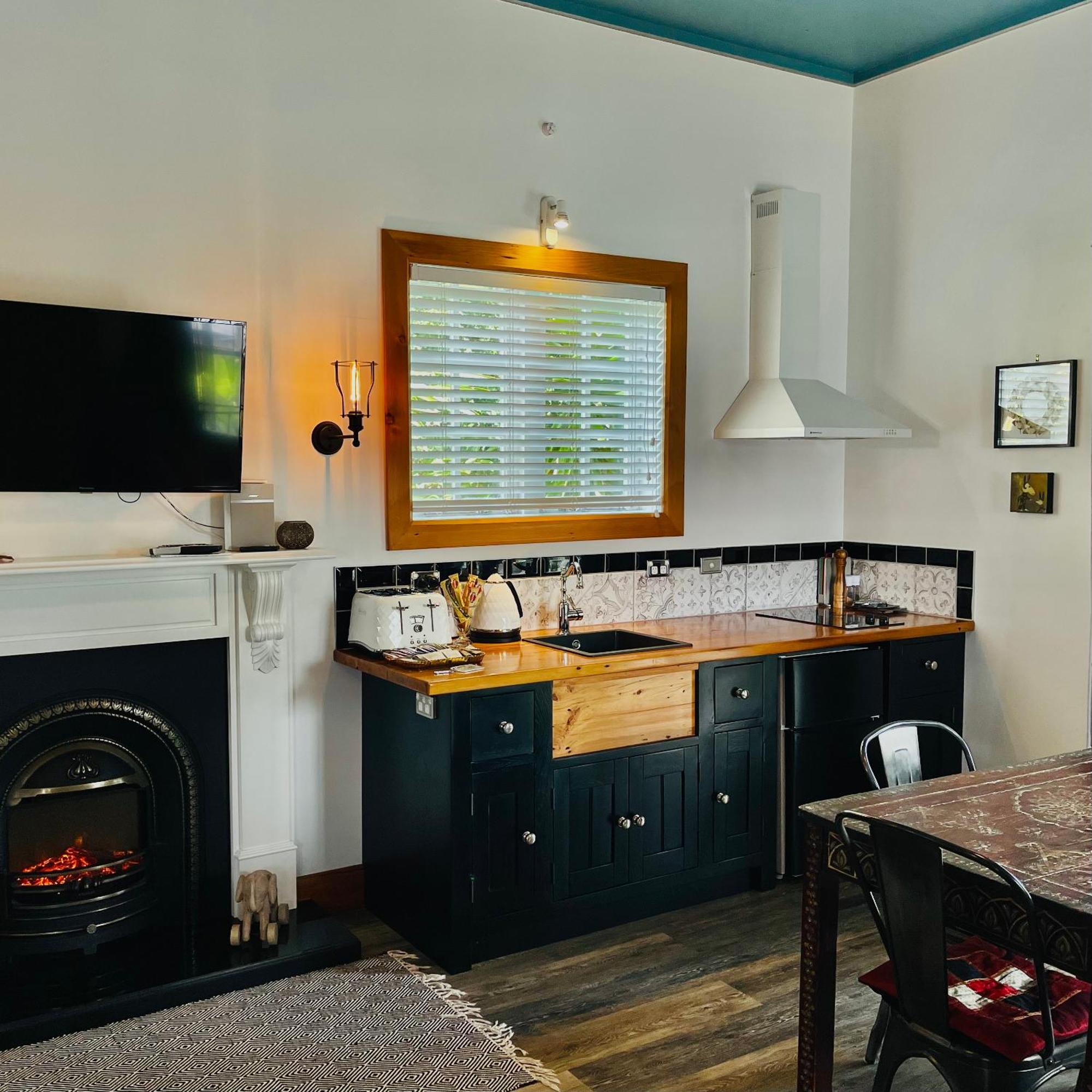 Marriners Luxury Guesthouse Rawene Exterior photo